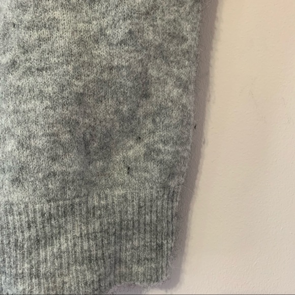 🧡3/$30 H&M Fuzzy Cowl Neck Grey Sweater Size Med - Picture 5 of 6